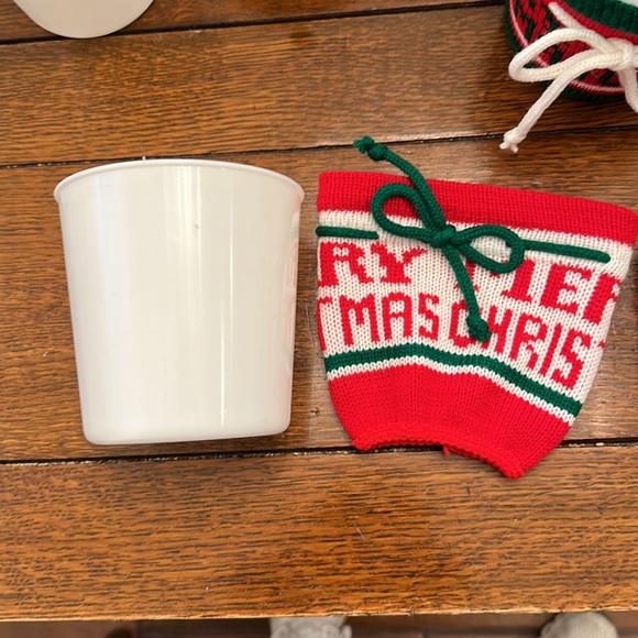 6 Merry Christmas Cups with Crocheted Covers - Picture 9 of 9